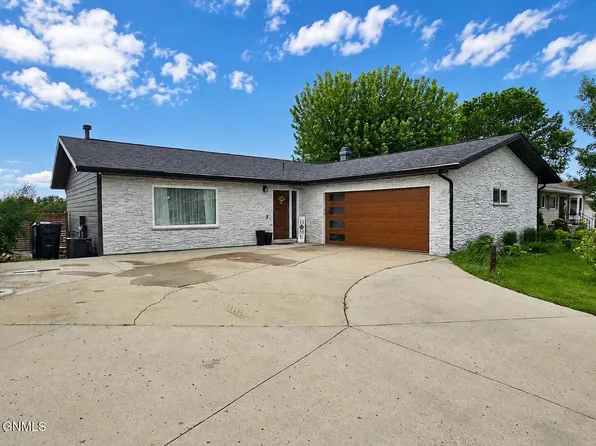 2113 9th Ave E, Williston, ND 58801