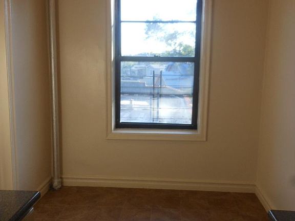 2nd image of 3341 Reservoir Oval W APT 4