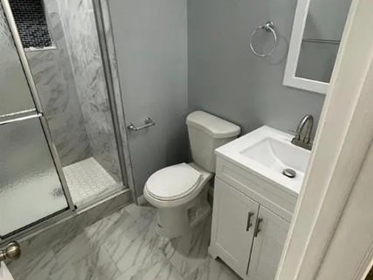 204 Darwin Ln — Photo 3