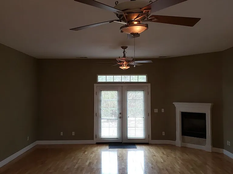 22351 Edgewater Dr — Photo 4