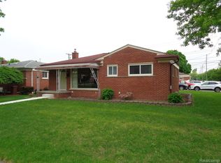 2208 Churchill Ave, Trenton, MI 48183