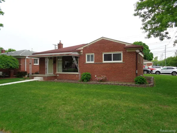2208 Churchill Ave, Trenton, MI 48183