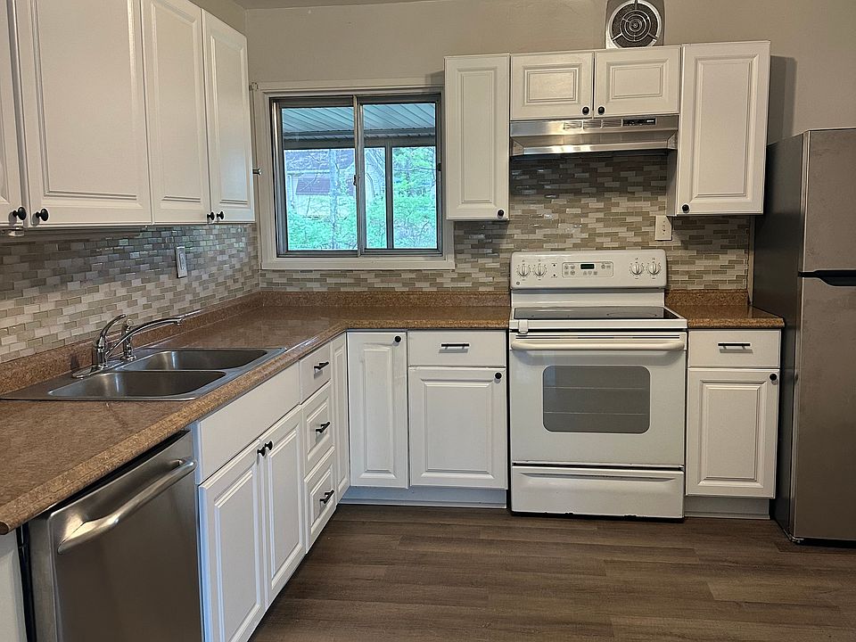 1st image of 8 Comanche Ct