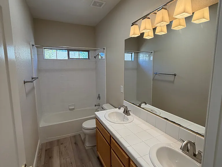 401 Cromwell Ct — Photo 18