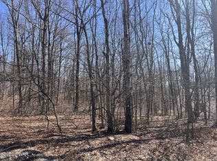 114 Galahad Rd, Greeley, PA 18425