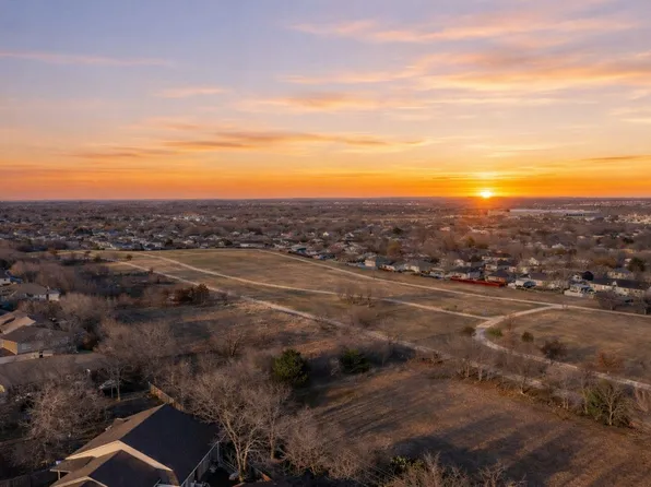 902 E Bowman Dr, Round Rock, TX 78664