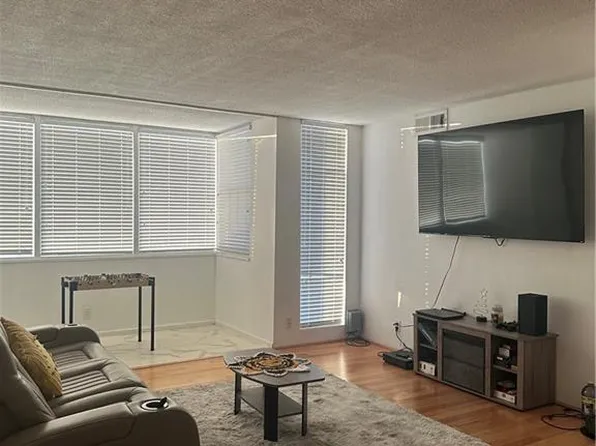 1101 N Elm St Unit 403, Greensboro, NC 27401