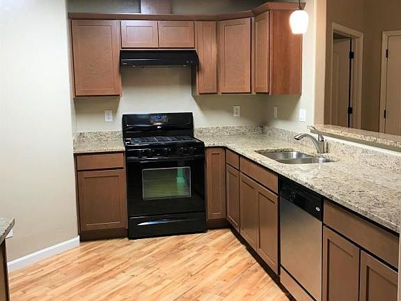 3rd image of 2820 N Apache Dr