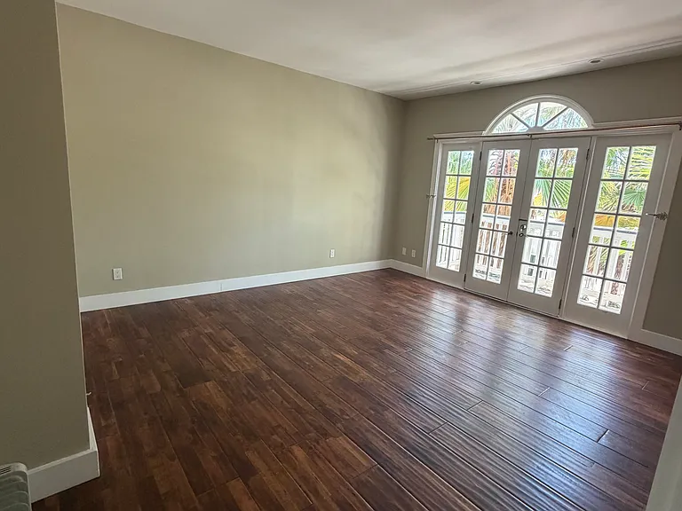 Main Bedroom - bright and huge 15x14