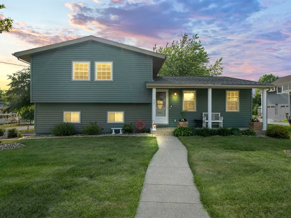 407 Park Ave, Strawberry Point, IA 52076