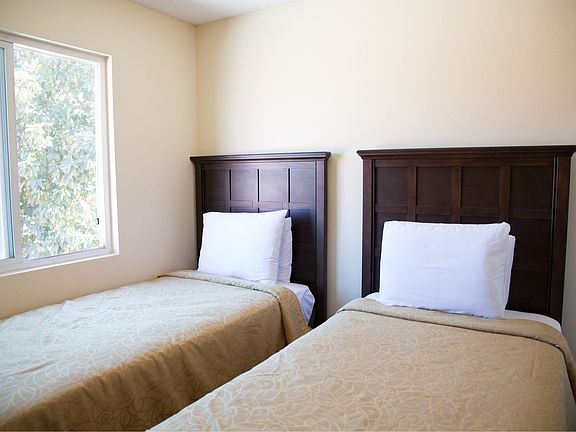 Small Bedroom 10 x 10