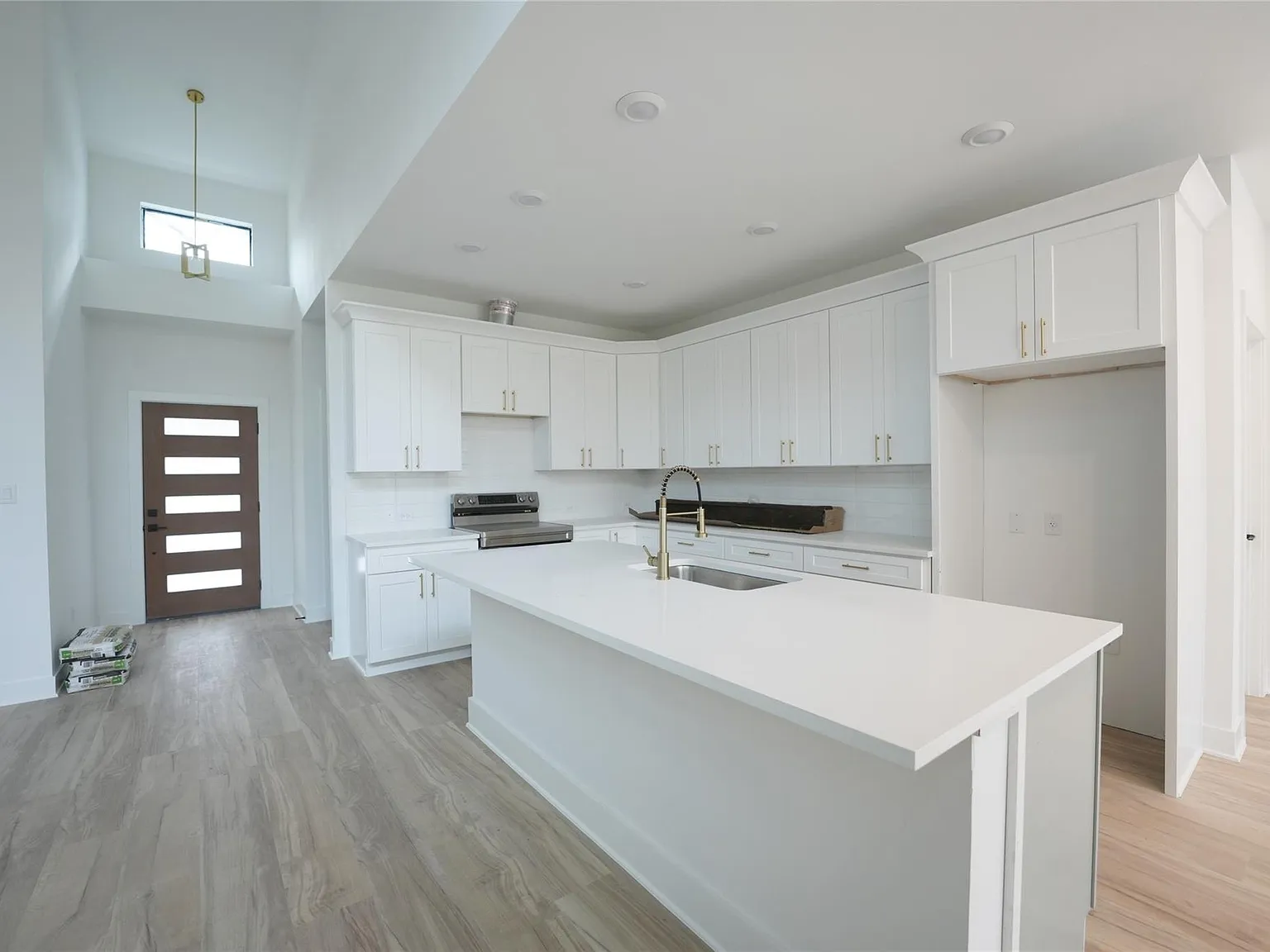 3 bed, 2.5 bath, 2200 sqft, $3,800 — Photo 4