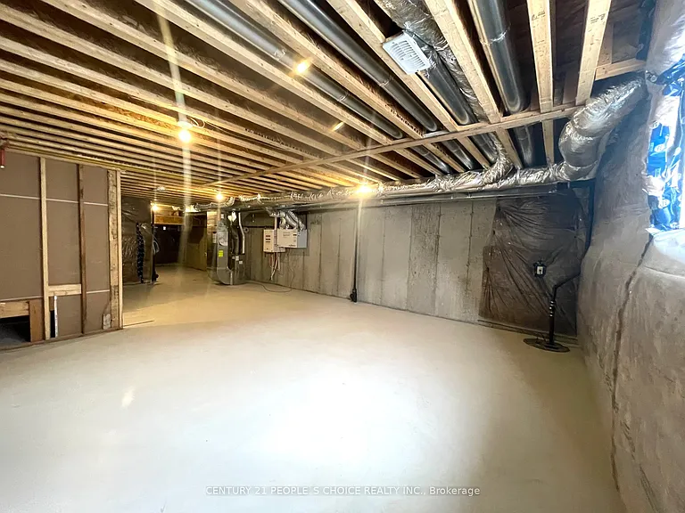 1471 Blackmore St — Photo 42