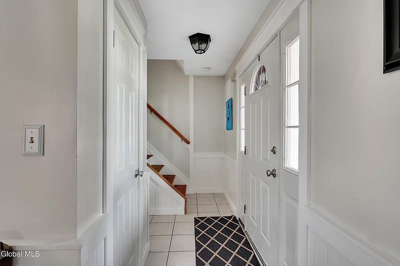 5th image of 19 Iris Avenue