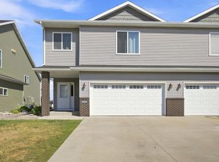 454 Foxtail Dr E, West Fargo, ND 58078