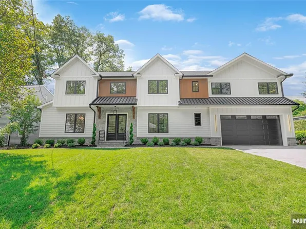 10 Radburn Road, Glen Rock, NJ 07452