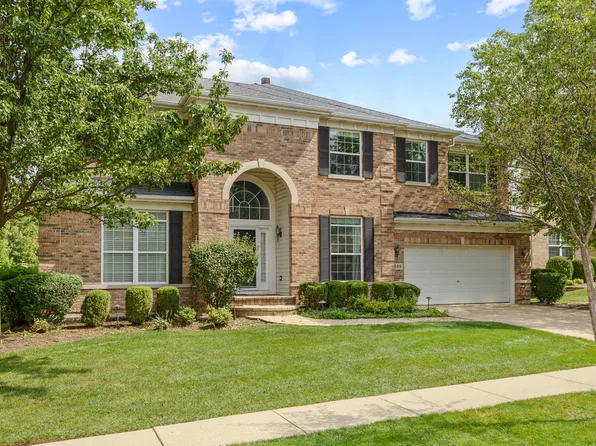 695 Easton Ln, Elk Grove Village, IL 60007
