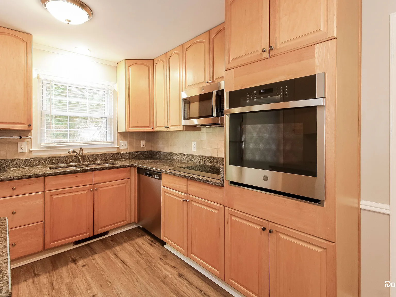3 bed, 2.0 bath, 1523 sqft, $2,020 — Photo 4