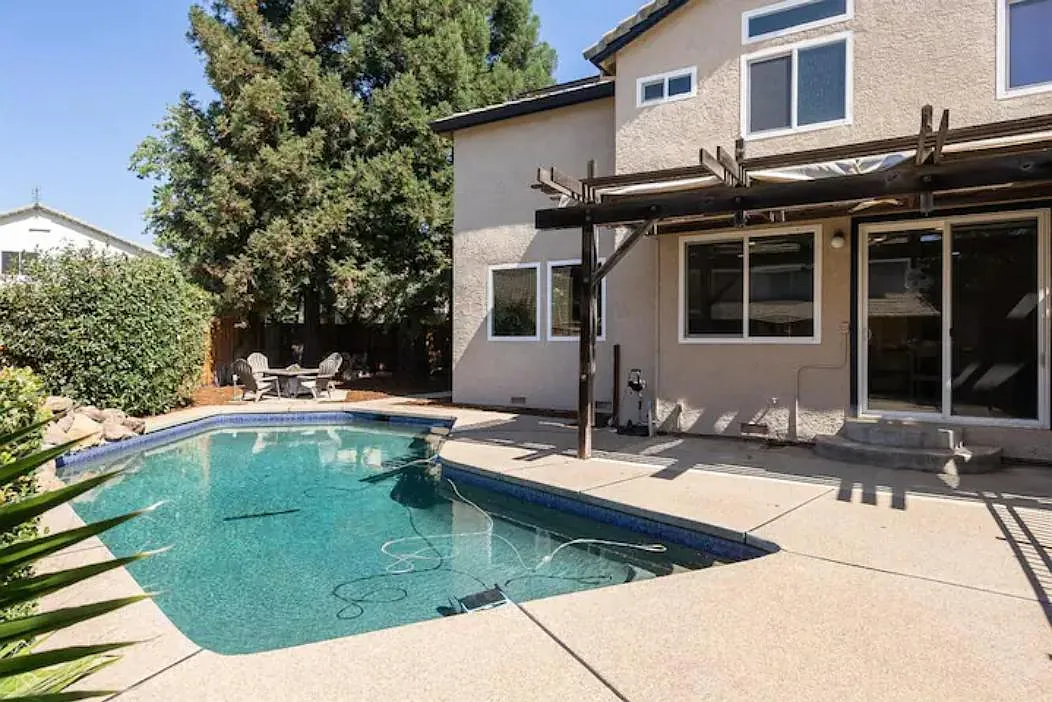 105 Dulverton Cir — Photo 2