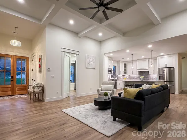 1322 Kensington Cir, Newton, NC 28658