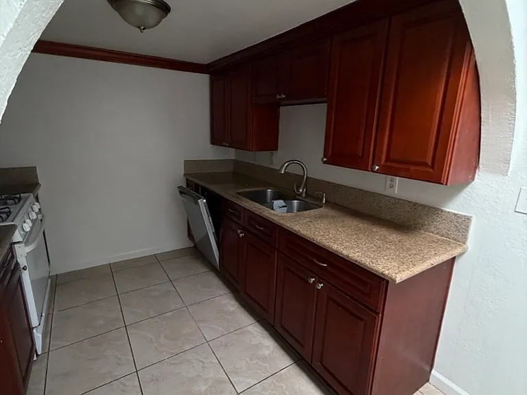 220 Oswego Ave #6 — Photo 2