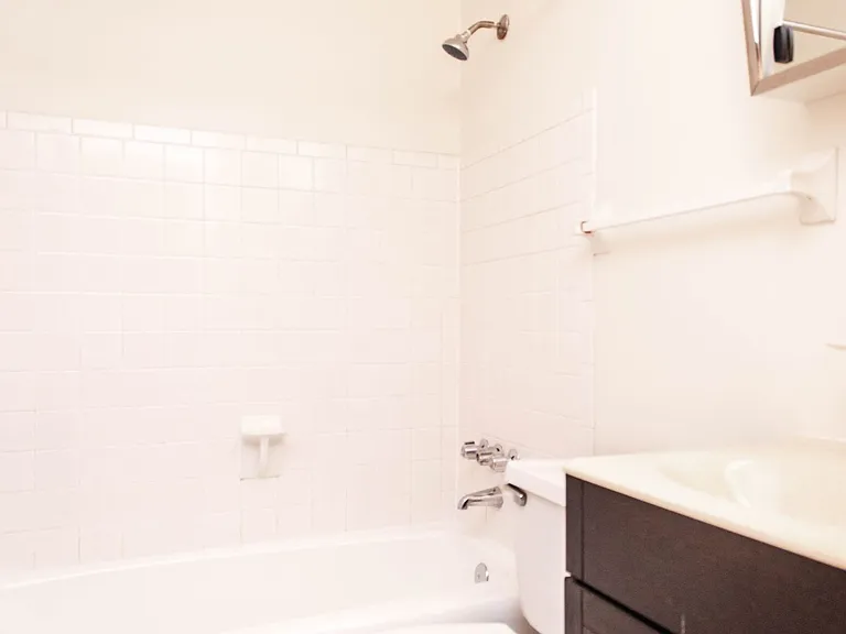 1040 Bryden Rd #II — Photo 8
