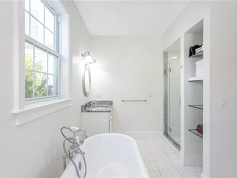 44 Wimbledon Cir — Photo 18