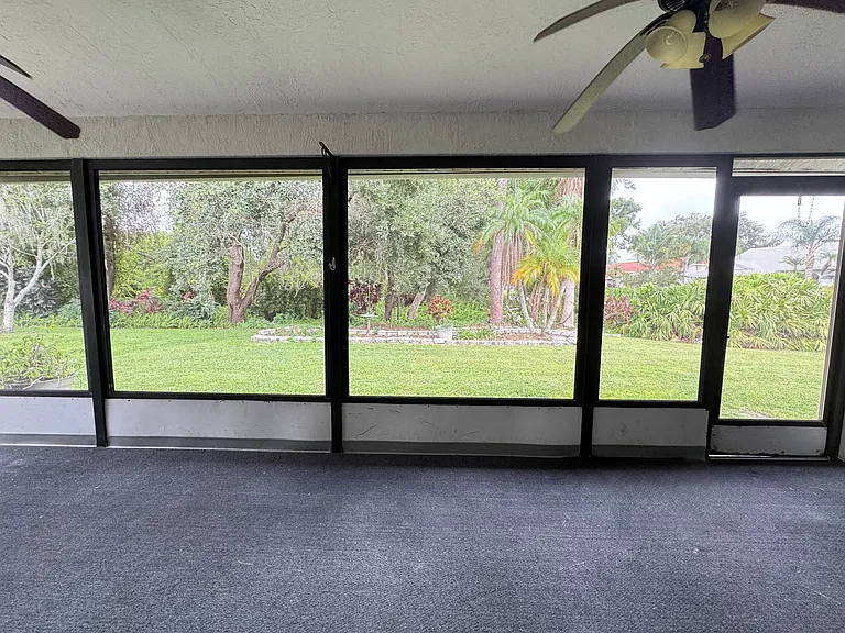 Screened-in lanai