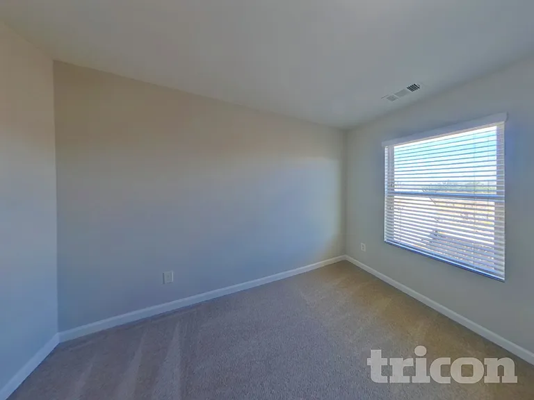 438 Lake Ridge Ln — Photo 10