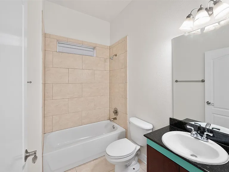 907 McKinney Park Ln — Photo 30