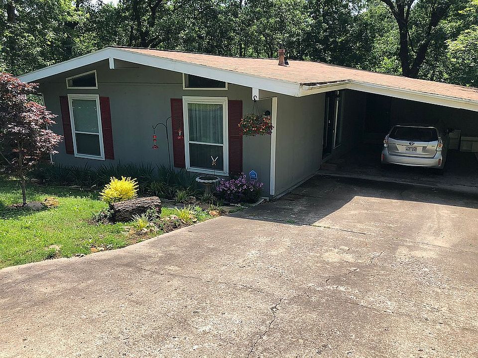 1st image of 4 Bellingham Ln