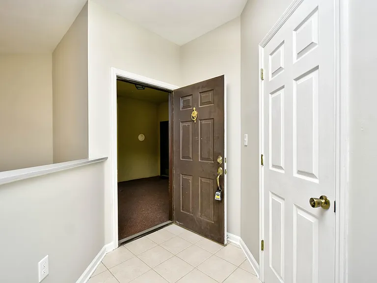 502 Pipers Ln — Photo 6
