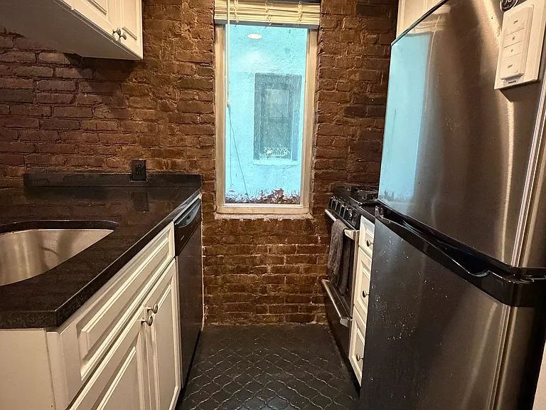 424 W 46th St #2A — Photo 6