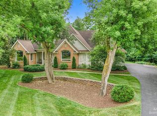 5463 River Woods Ct, Dexter, MI 48130
