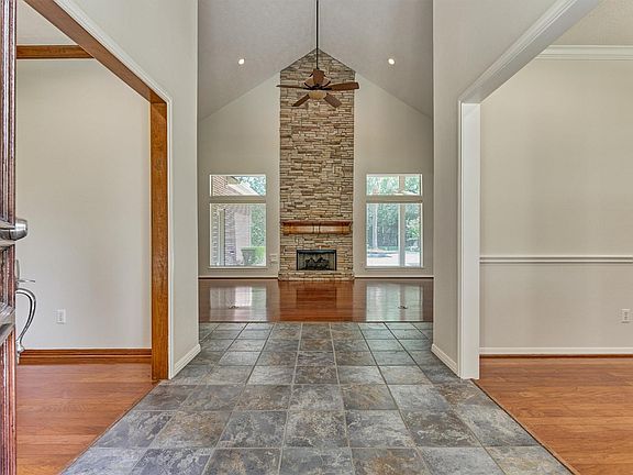 5th image of 32510 Edgewater Drive