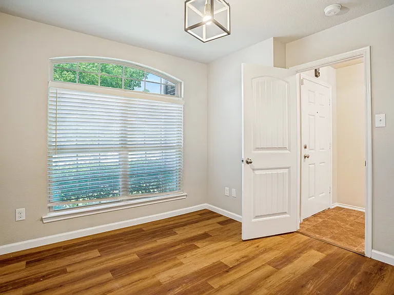1127 Roman Dr — Photo 2