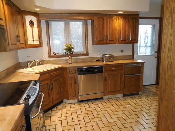 5th image of 142 Murray Dr