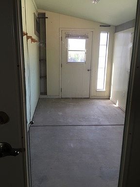5th image of 2460 S Mountain View Dr