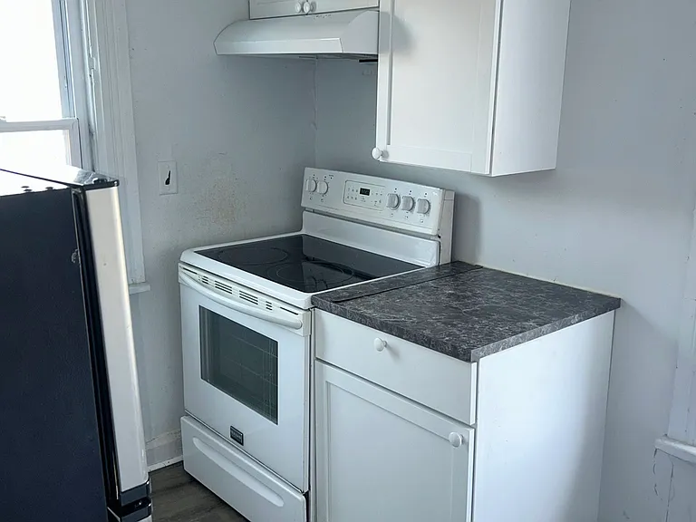 37 S Summit St #3 — Photo 1