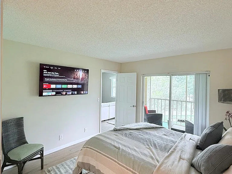 1566 SE Royal Green Cir #V203 — Photo 11