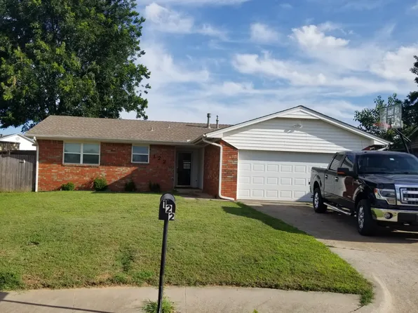 122 Palm St, Yukon, OK 73099