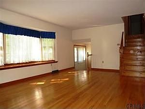 3rd image of 30 Denkers Dr