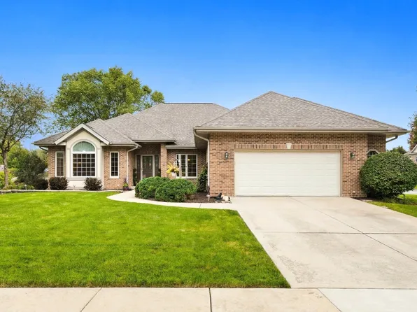 781 Arrowhead Dr, Yorkville, IL 60560