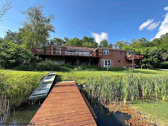 3rd image of 18 Lakeside Dr