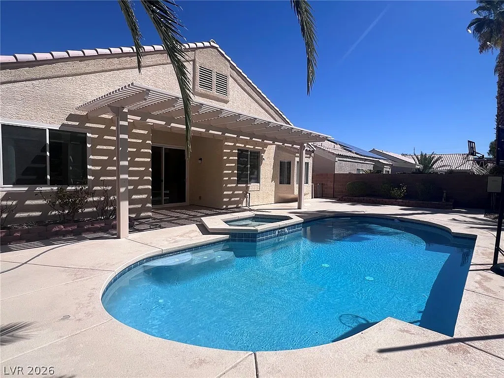 3 bed, 3.0 bath, 2300 sqft, $3,100 — Photo 3