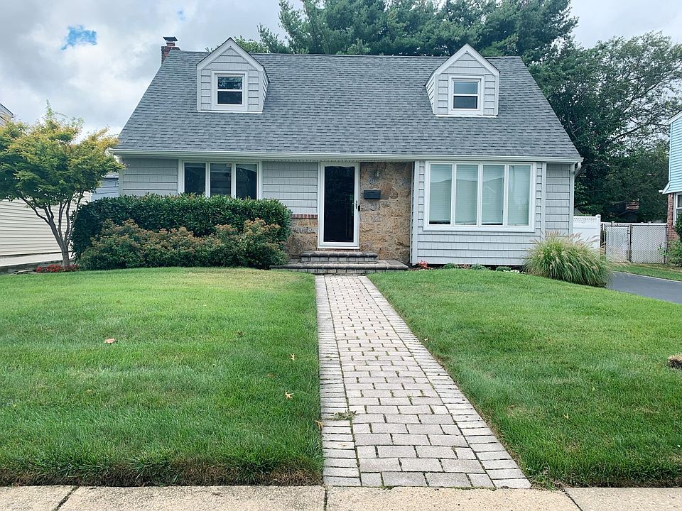 1st image of 32 Douglas Dr
