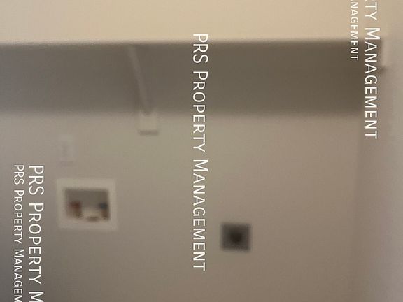4th image of 2430 E County Down Dr
