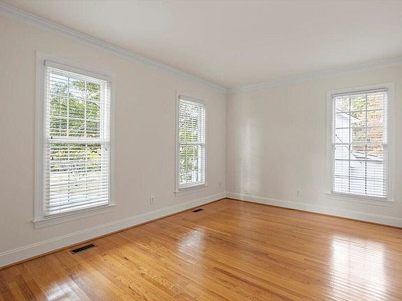 4th image of 104 Kelekent Ln
