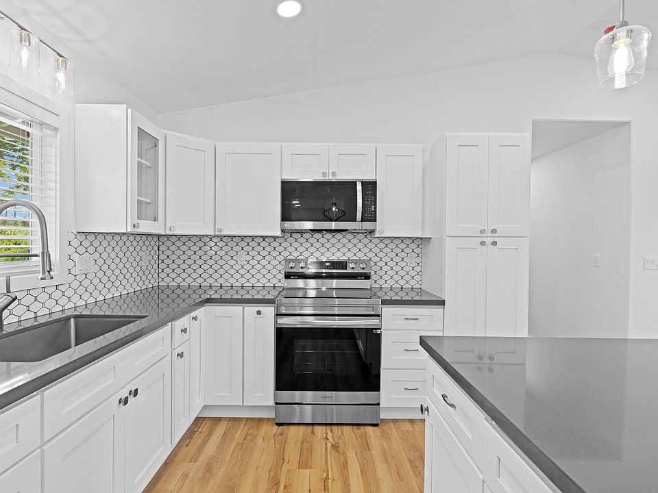 1st image of 16-2068 Rainbow Dr