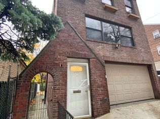 210 W 256th St, Bronx, NY 10471